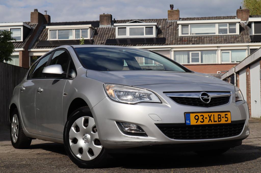 Opel Astra 1.4 Anniversary Edition | Cruise control |, Voorwielaandrijving, Euro 5, 101 pk, Gebruikt