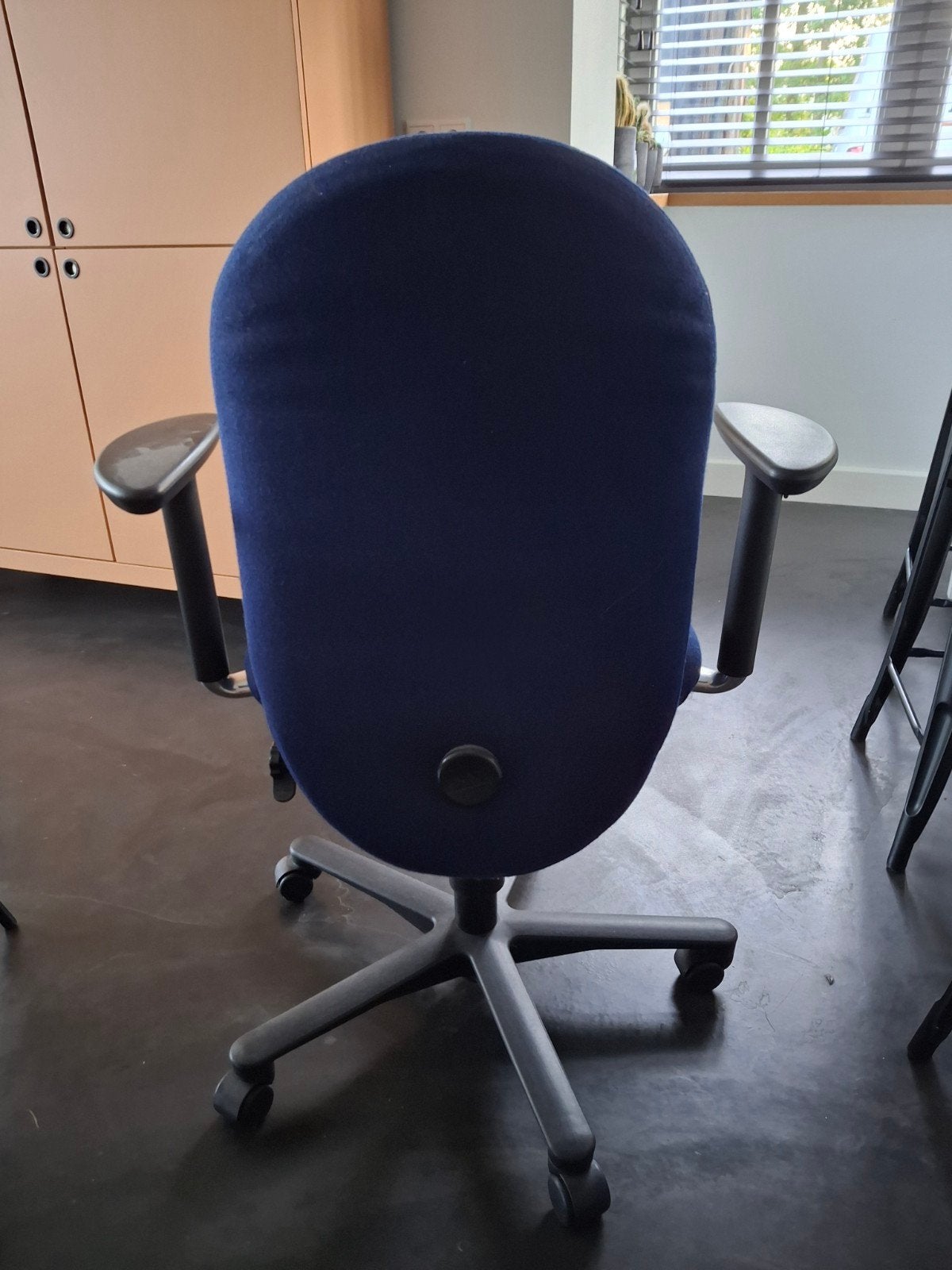 2 Blauwe bureaustoelen met armleuningen, Ophalen, Gebruikt, Blauw, Bureaustoel