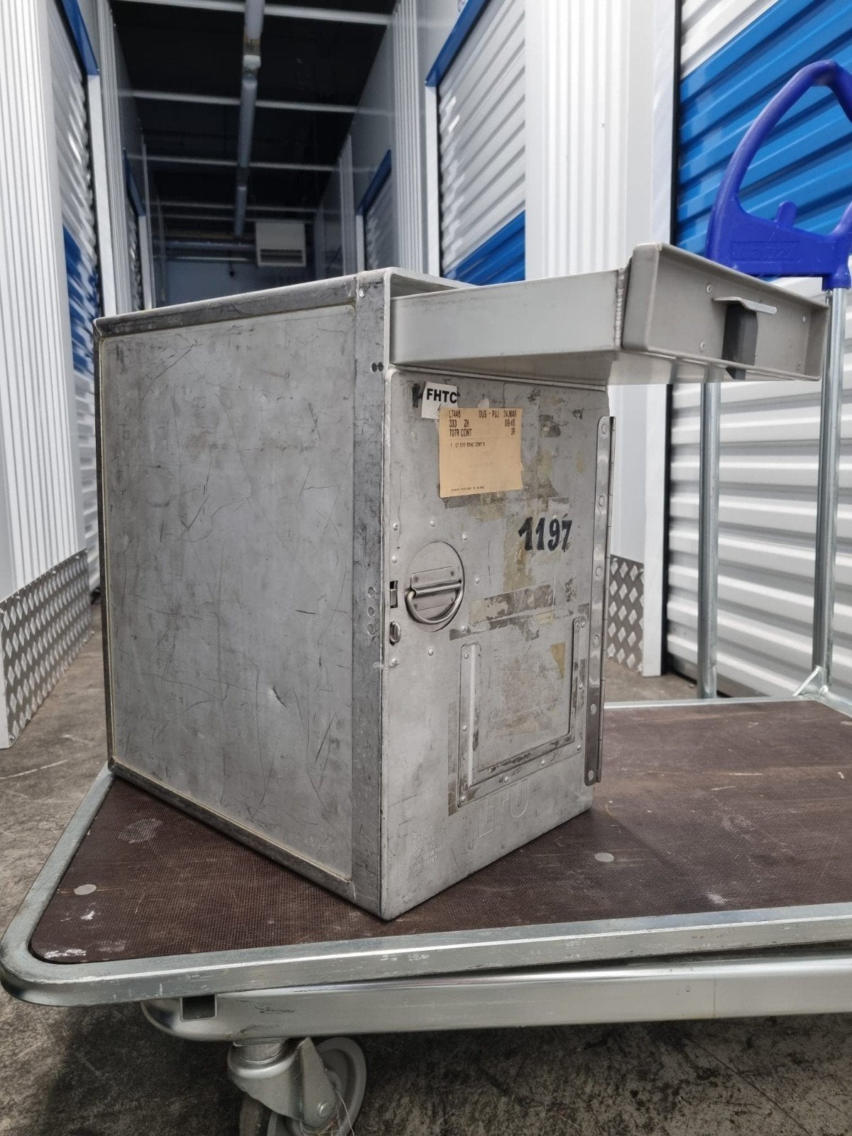 VLIEGTUIG KEUKEN TROLLEY. Industrieel Design, Ophalen, Gebruikt