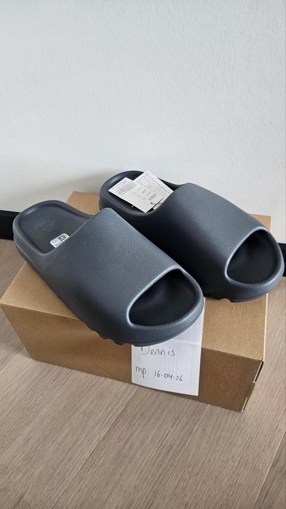 Adidas Yeezy Slide Slate Grey maat 46, Slippers, Overige kleuren, Nieuw, Ophalen of Verzenden