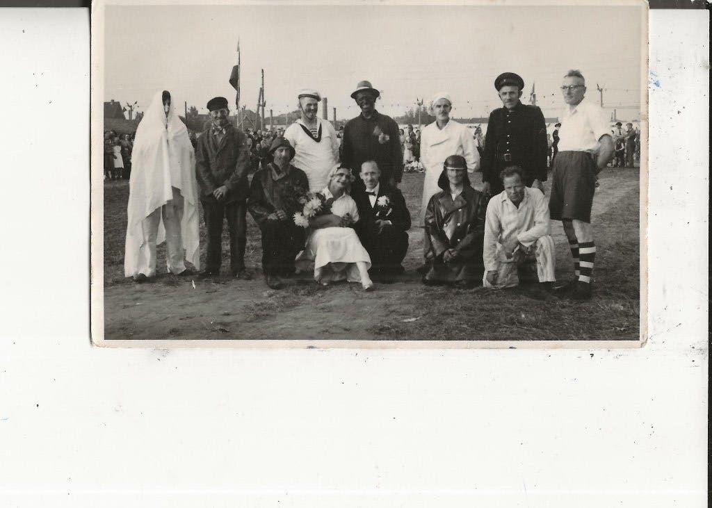 Loosduinen Gecostumeerde voetbalwedstrijd Fotokaart, Verzamelen, Ansichtkaarten | Nederland, Ophalen of Verzenden, 1920 tot 1940