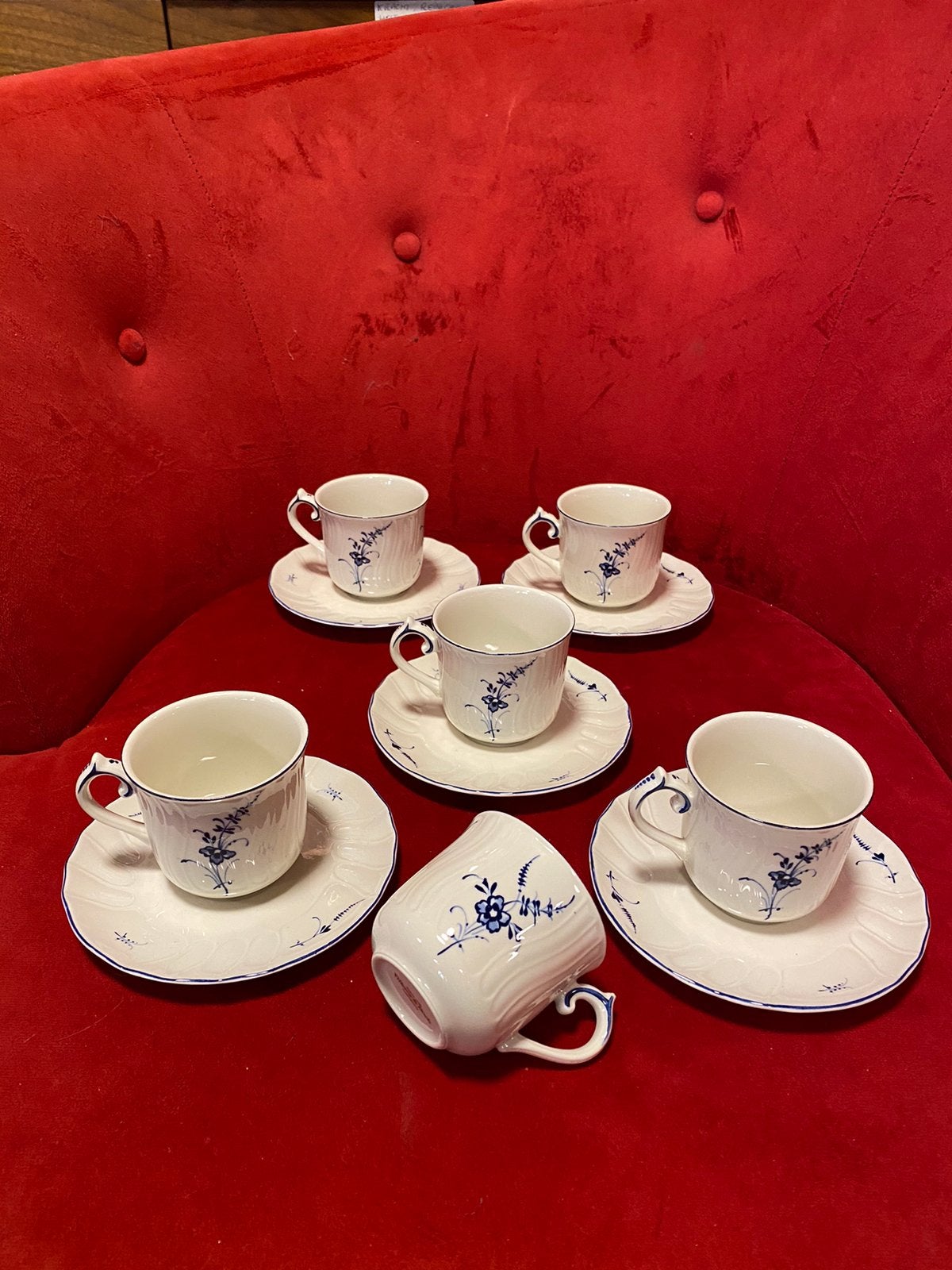 Villeroy & Boch,5 vintage kop en schotel,wit met blauwebloem, Ophalen of Verzenden