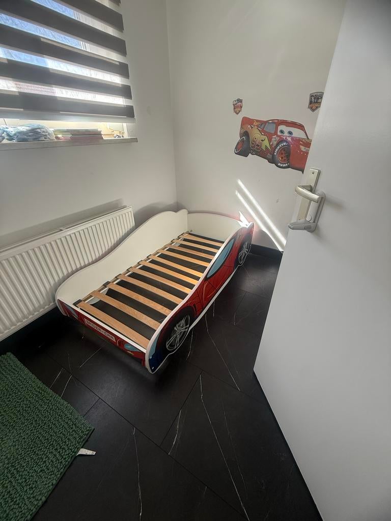 Auto kinderbed spijderman, Kinderen en Baby's, Kinderkamer | Bedden, Gebruikt, 70 tot 85 cm, Ophalen of Verzenden, Lattenbodem