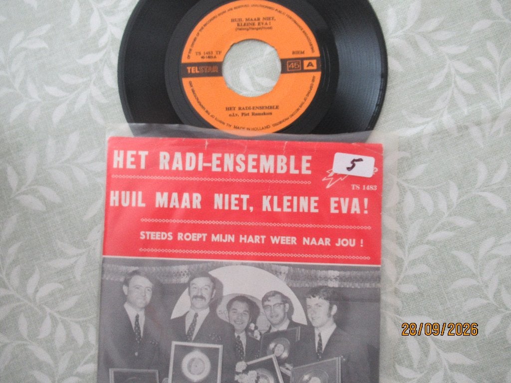 Het Radi Ensemble   Huil maar niet kleine Eva, Ophalen of Verzenden, Zo goed als nieuw, 7 inch, Nederlandstalig