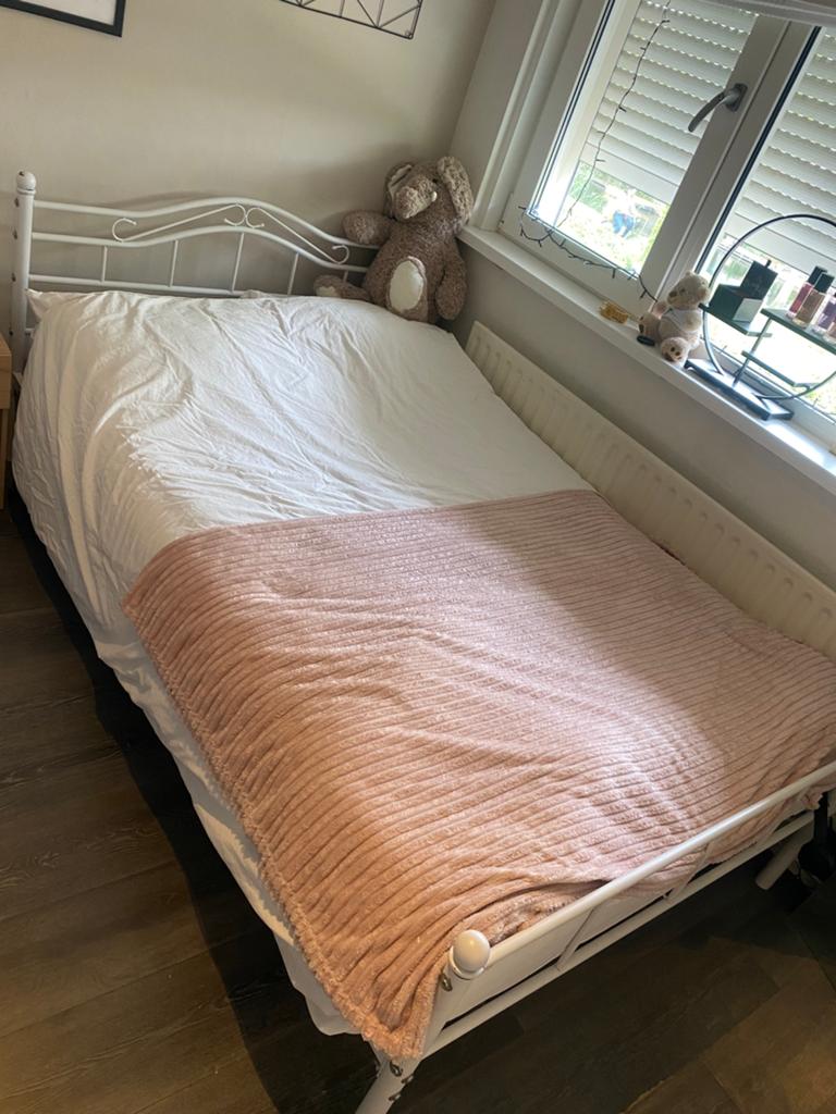 Mooi spijlen bed, twijfelaar , 120 breed, Huis en Inrichting, Slaapkamer | Bedden, Ophalen of Verzenden, Zo goed als nieuw, Twijfelaar