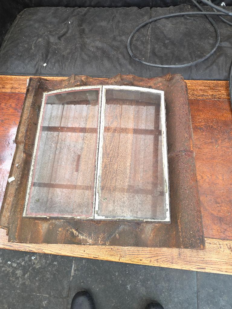2 Dakramen gietijzer voor monument, Doe-het-zelf en Verbouw, Glas en Ramen, Gebruikt, Minder dan 80 cm, Minder dan 80 cm, Ophalen of Verzenden