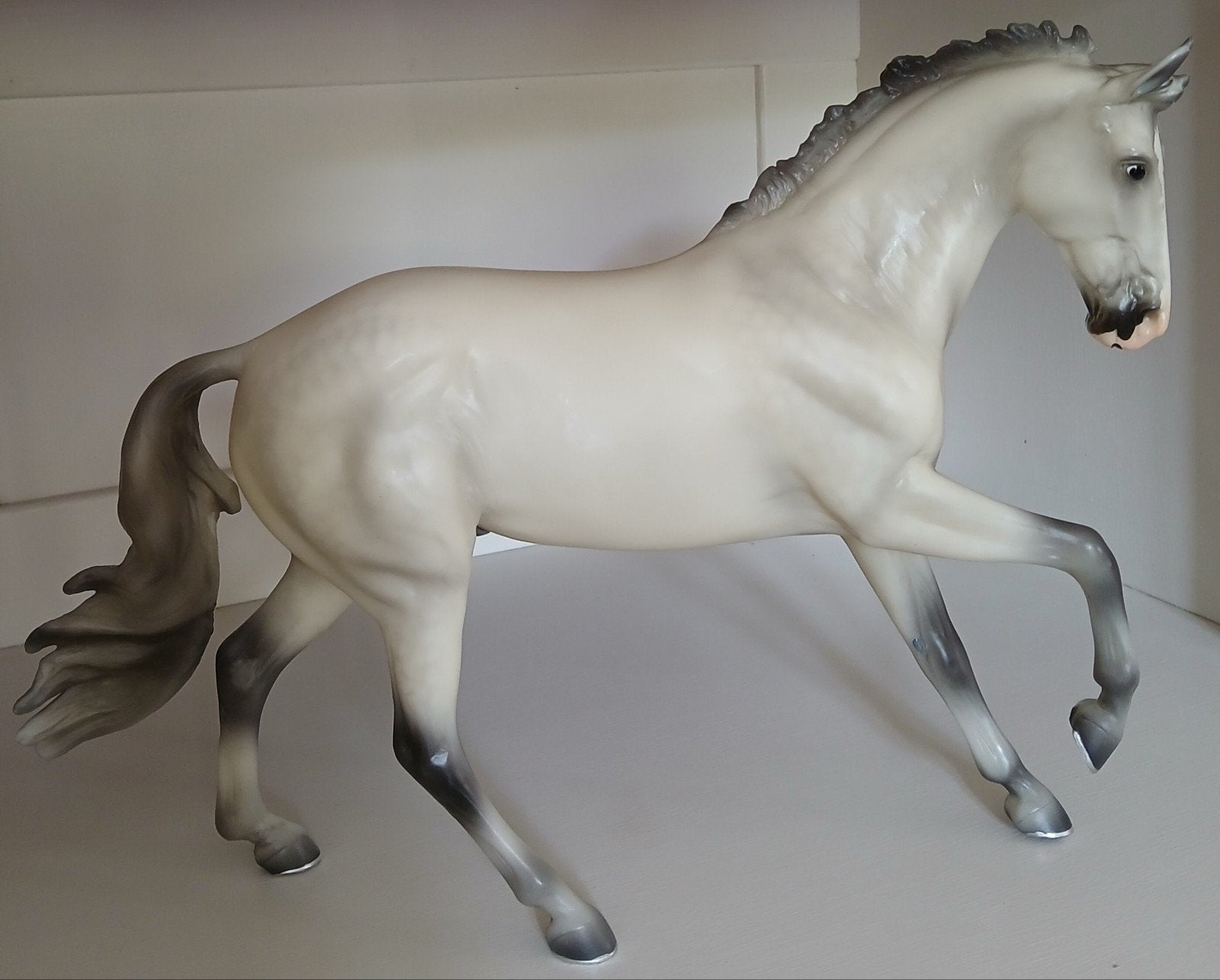 Breyer Traditional Catch Me (retired), Ophalen of Verzenden, Zo goed als nieuw, Paard, Beeldje of Figuurtje