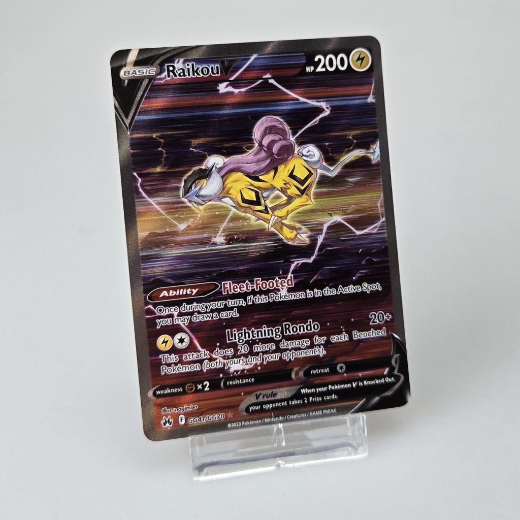 TCG Raikou V (CRZ GG41) M/NM in Toploader, Hobby en Vrije tijd, Gezelschapsspellen | Kaartspellen, Zo goed als nieuw