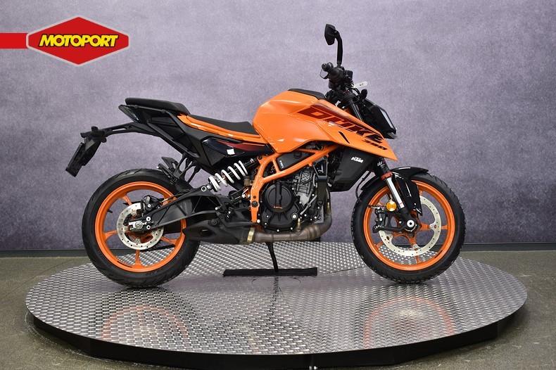 KTM 390 DUKE (bj 2024), Motoren, KTM Sportmotorcycle GMBH, Bedrijf, Stallhofnerstrasse 3
5230  Mattighofen, AT, Wessel.Peters@ktm.com