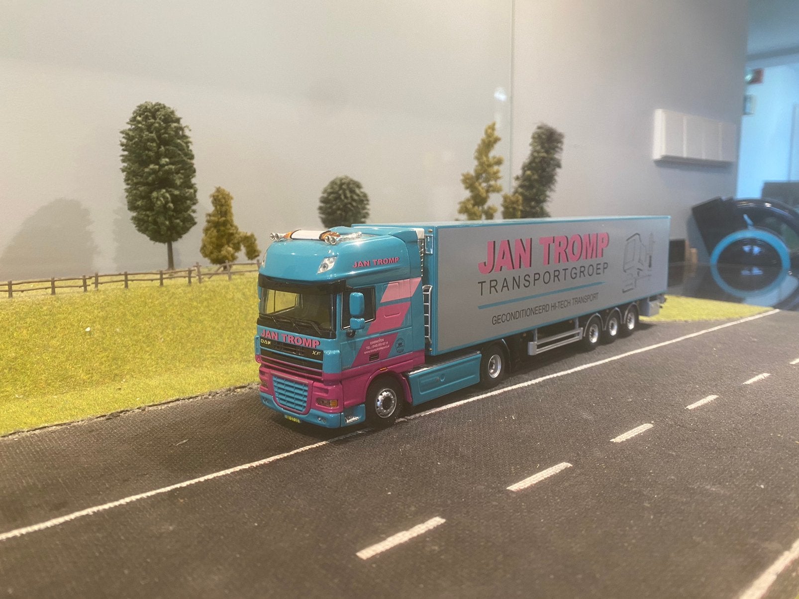 Daf XF105 met koeloplegger van Jan Tromp, Ophalen of Verzenden, Zo goed als nieuw, Bus of Vrachtwagen, Wsi