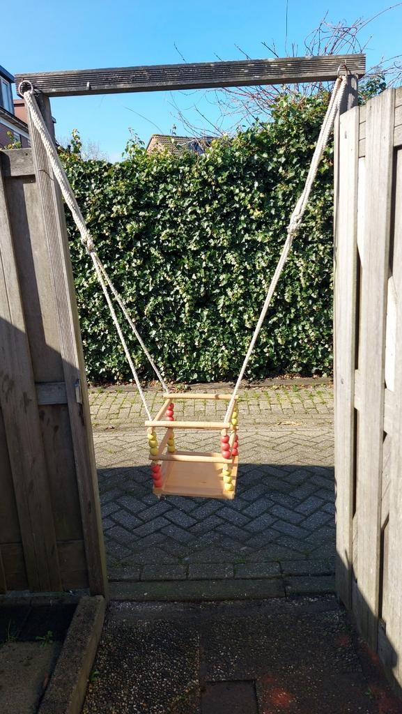Een houten schommel, Ophalen, Schommel