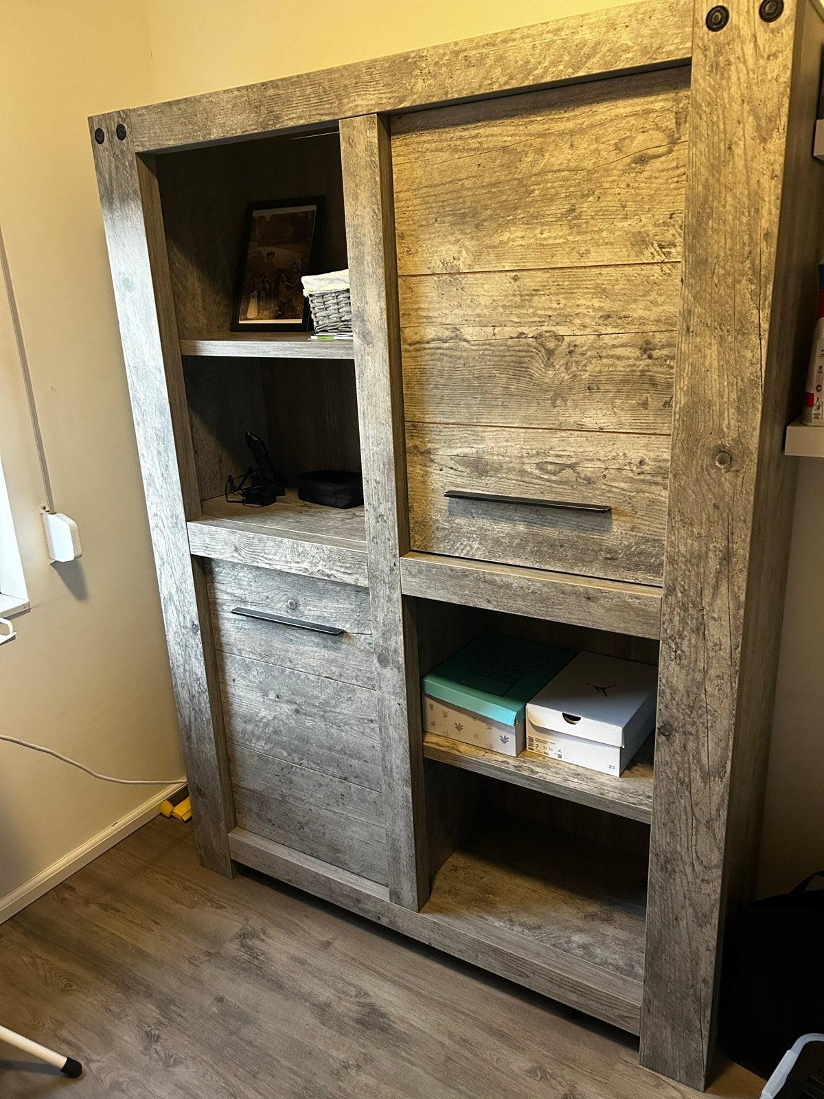 Robuuste houten kast met schuifdeuren - 190x140x45 cm, Ophalen, Gebruikt, 100 tot 150 cm, 150 tot 200 cm