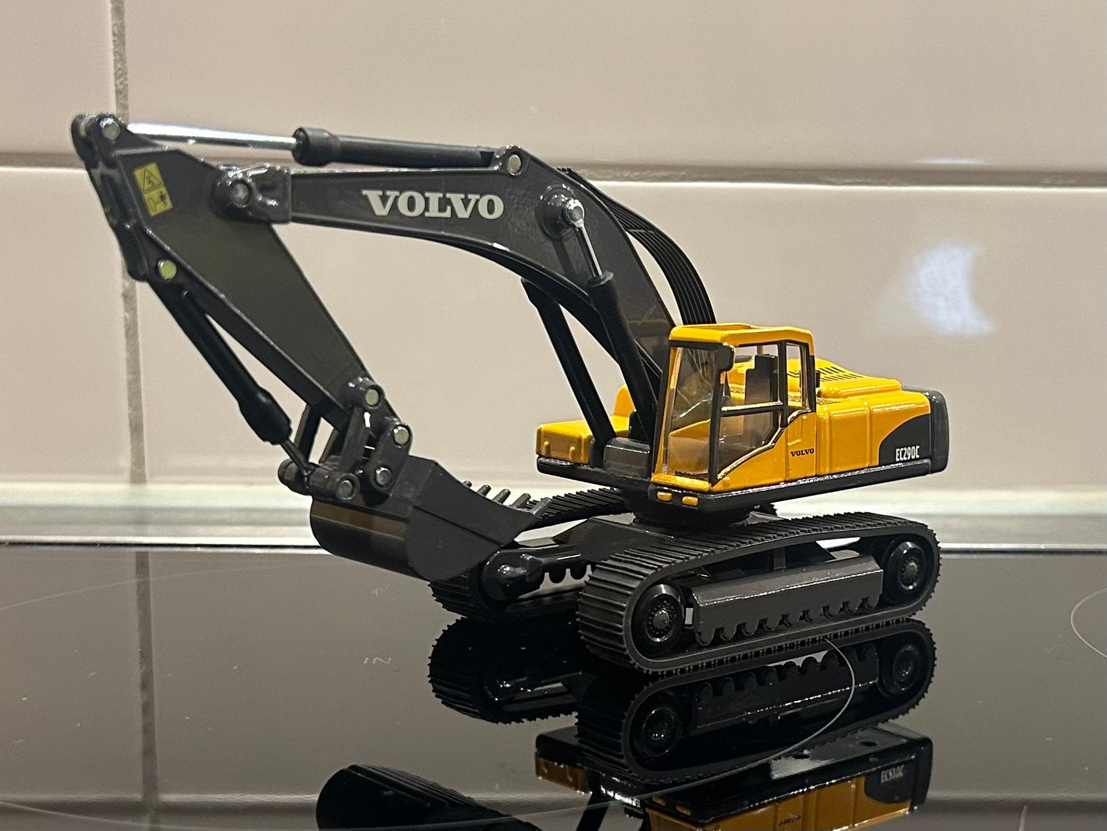 Siku Volvo EC290 Graafmachine 1:50, Hobby en Vrije tijd, Verzenden, Zo goed als nieuw, Bus of Vrachtwagen, SIKU