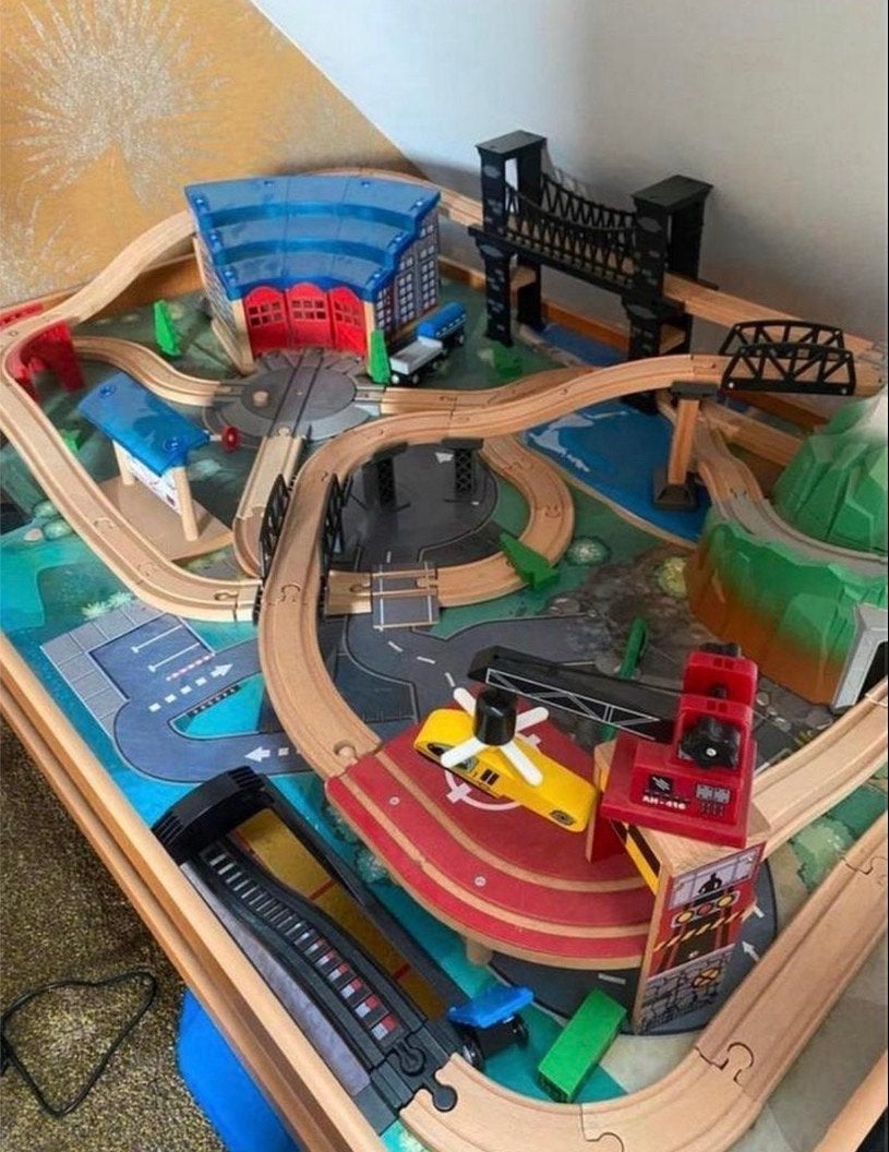 Treintafel te koop, Ophalen, Gebruikt, Rij- of Hobbelspeelgoed