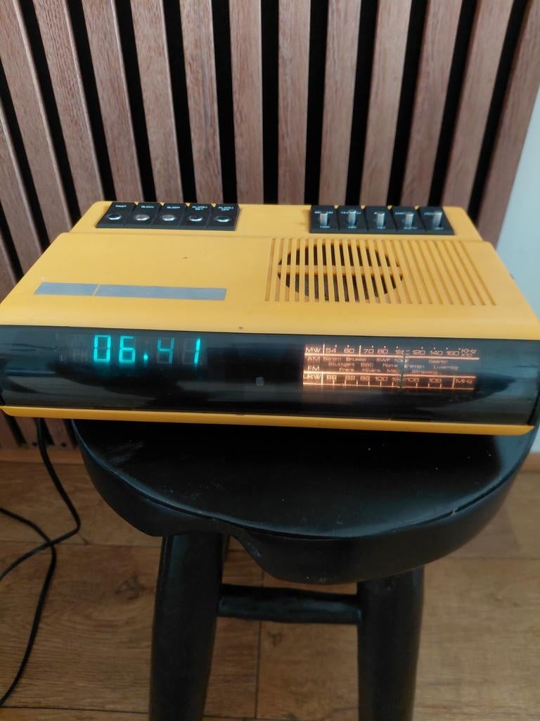 Vintage wekkerradio ruilen 1 kratje hertog Jan, Ophalen of Verzenden, Gebruikt, Radio