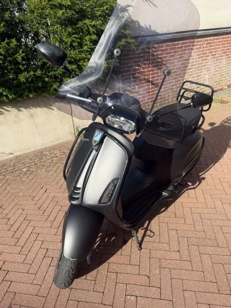 Vespa sprint 50 mat zwart vol details 800 km!, Fietsen en Brommers, Ophalen, Overige modellen, Zo goed als nieuw, Benzine