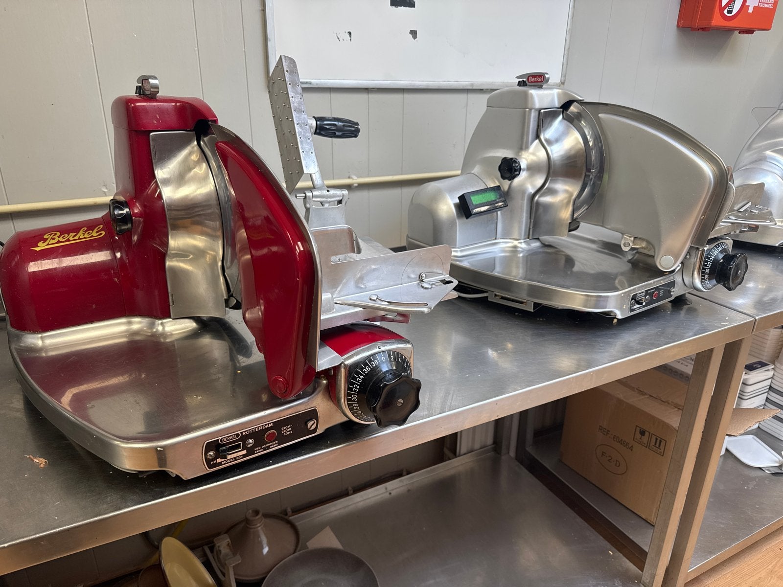2x Berkel snijmachines - werkend met kleine defecten, Zakelijke goederen, Horeca | Keukenapparatuur, Ophalen, Gebruikt, Bakkerij en Slagerij