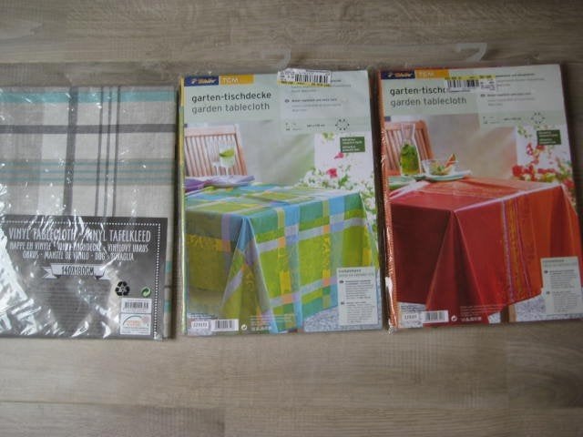 Prachtige mooie nieuwe kleurrijke Tafelkleed (van Plastic), Huis en Inrichting, Tafelkleden, Ophalen of Verzenden, Nieuw, Rechthoek