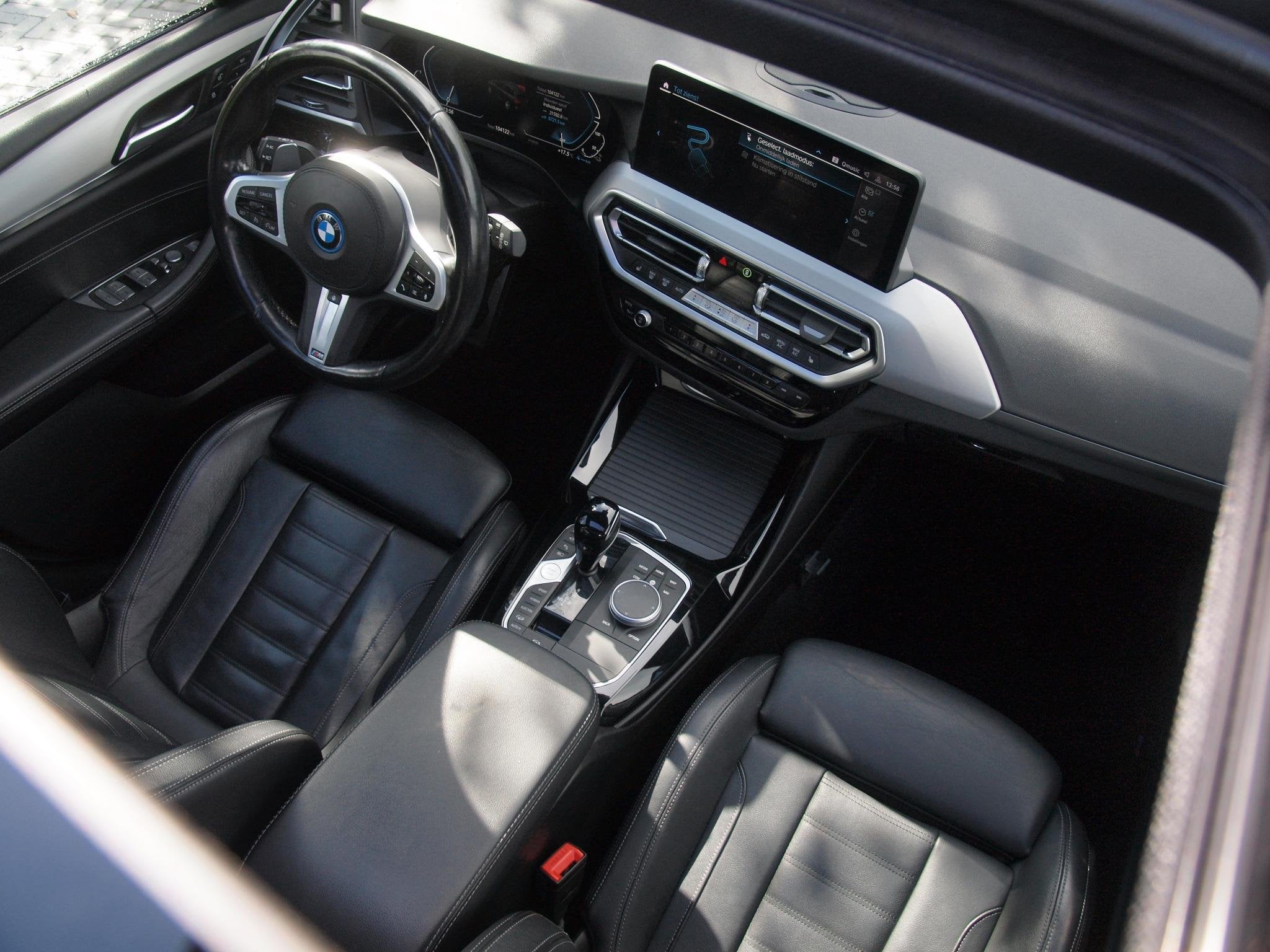 BMW X3 xDrive30e Business Edition Plus | M-Pakket | Panorama, Auto's, Gebruikt, 4 cilinders, 2000 kg, Leder en Stof