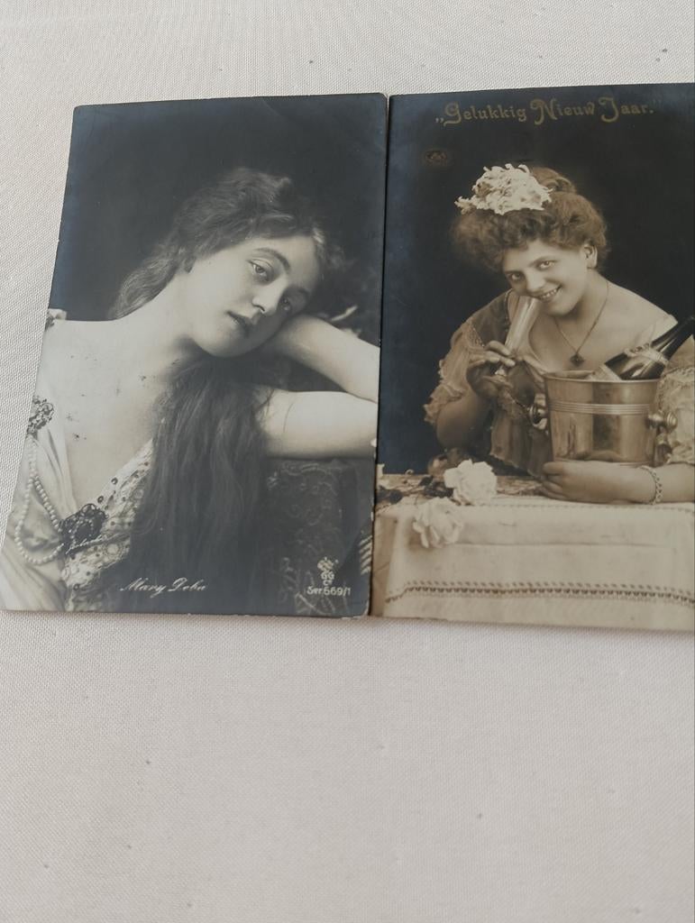 Antieke Ansichtkaarten: Mary Dels & Gelukkig Nieuwjaar, Ophalen of Verzenden, Voor 1920, Gelopen