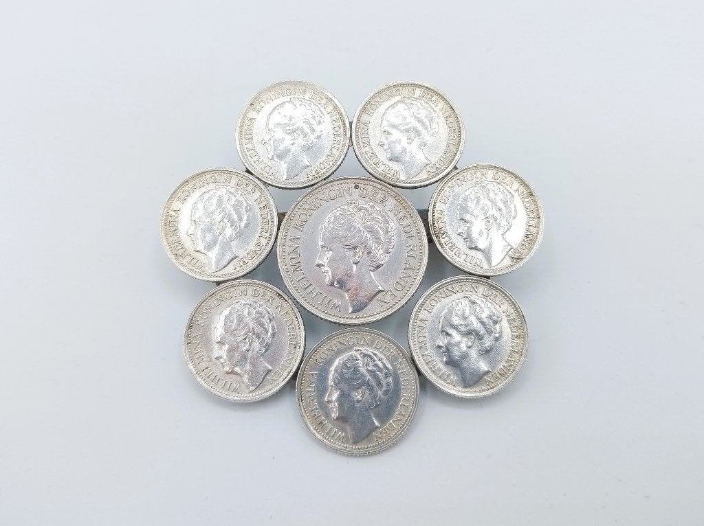 Zilveren muntbroche gemaakt van 10 en 25 cent, Wilhelmina, 4 tot 7 cm, Gebruikt, Info@zilverwebsite.nl, Verzenden