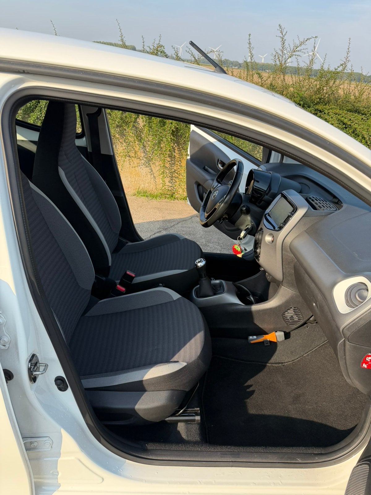 Foto 19 van Toyota Aygo 1.0 Vvt-i X-Play 5D 2018 Wit camera