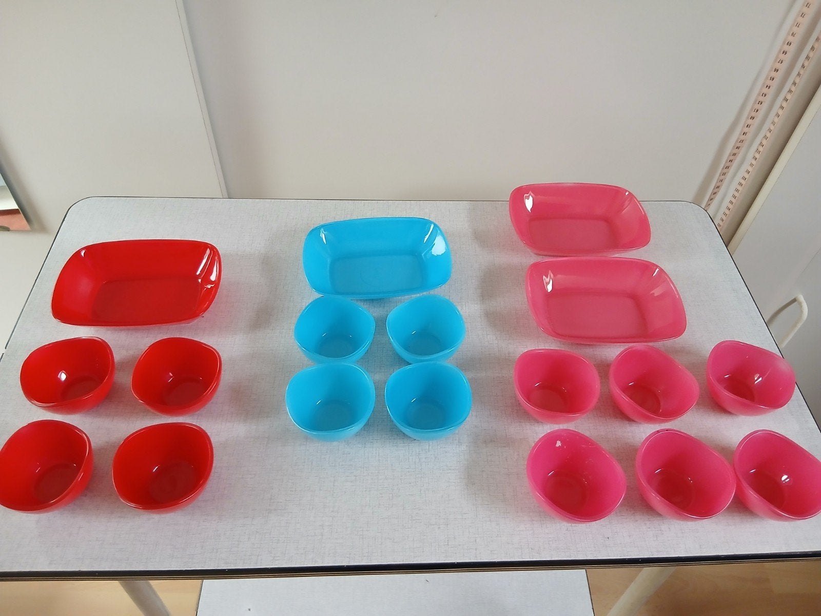 schalen en bakjes set - Rood, Blauw, Roze van glas, Nieuw, Ophalen of Verzenden, Modern, Glas