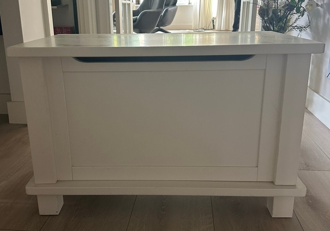 Witte speelgoedkist / opbergkist met deksel, Ophalen, Zo goed als nieuw, Overige houtsoorten, 50 tot 100 cm