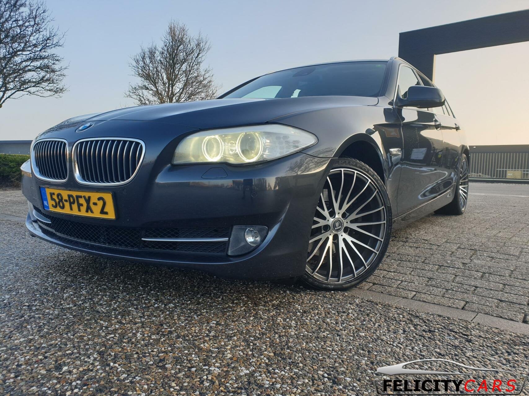 BMW 5-serie Touring 520d High Executive leder navi 19 inch, Auto's, Automaat, Euro 5, Achterwielaandrijving, Beige