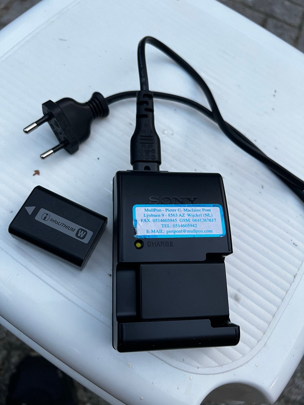 Sony BC-VW1 oplader met 2x NP-FW50 batterijen, Gebruikt, Sony, Acculader, Opladen via netstroom