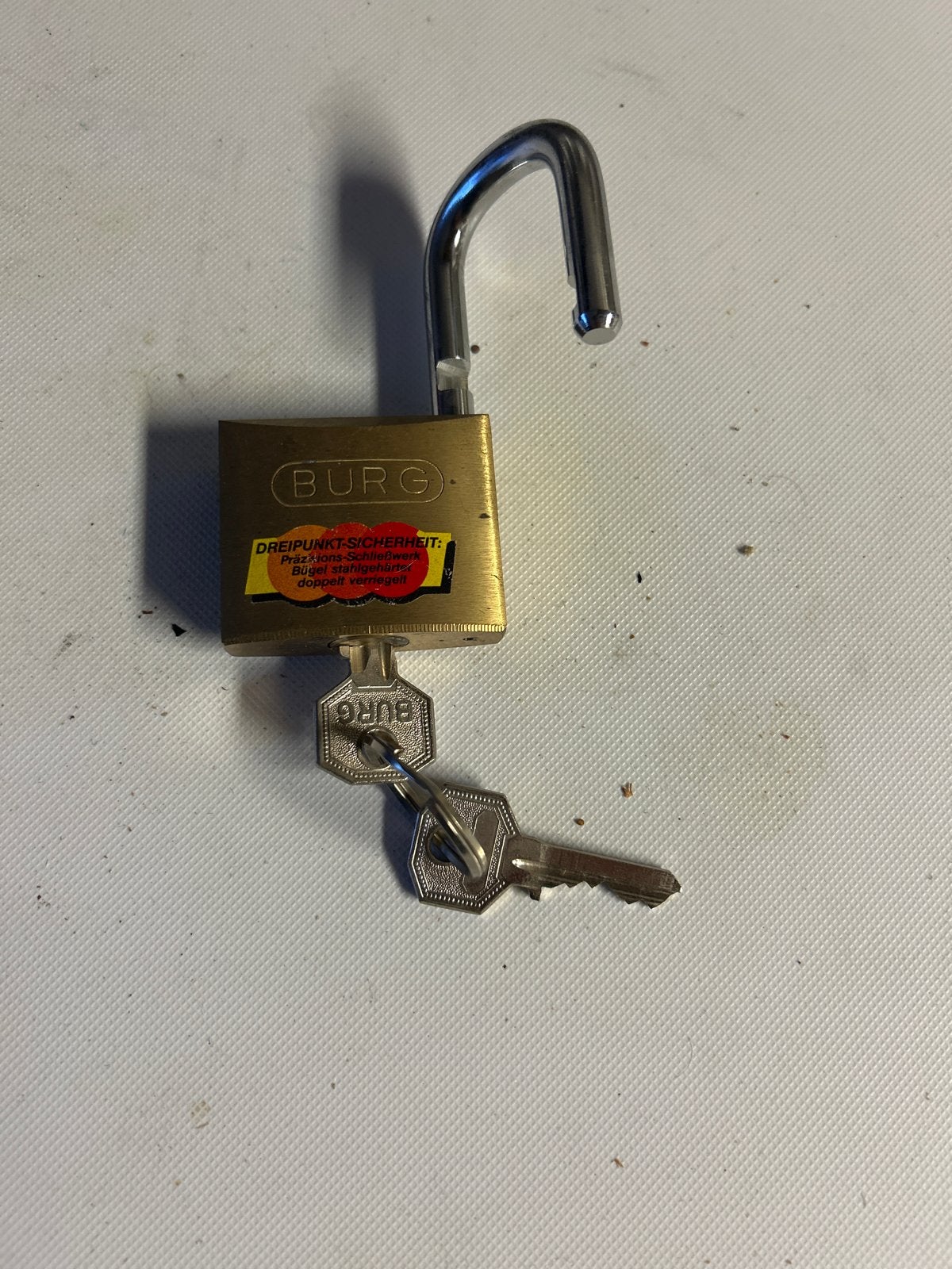 BURG Hangslot met Sleutels - Messing, Doe-het-zelf en Verbouw, Ophalen of Verzenden, Gebruikt, Koper of Messing, Slot