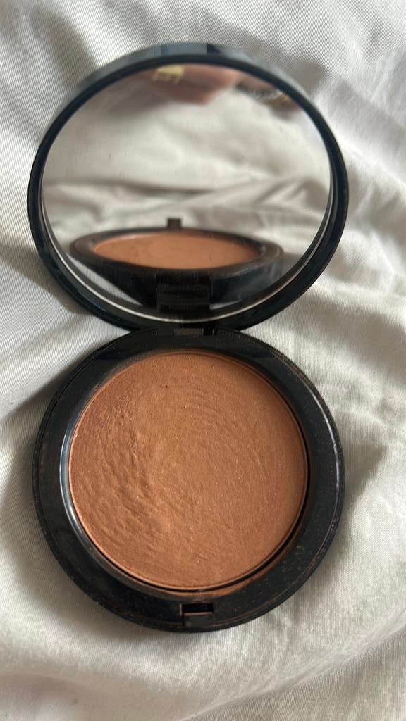 Bobbi Brown Illuminating bronzing powder bali brown, Ophalen of Verzenden, Zo goed als nieuw, Bruin, Ogen