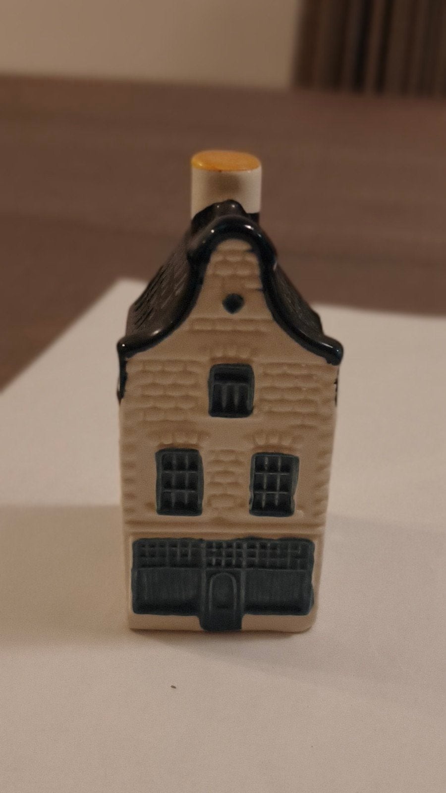 KLM Huisje 36 - Blue Delft's Henkes Distilleries, Ophalen of Verzenden, Zo goed als nieuw, 21 t/m 40, Gevuld
