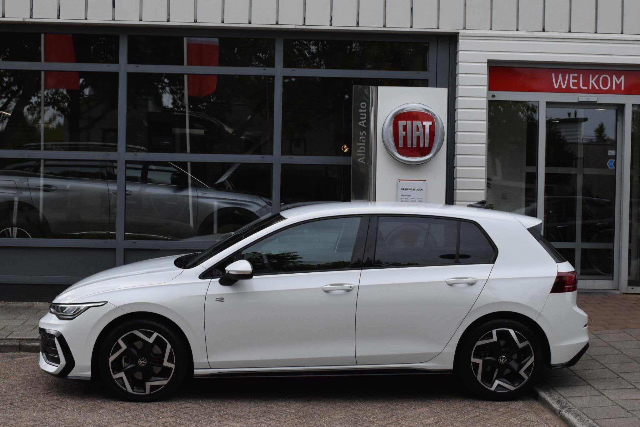 Volkswagen Golf 1.5 eTSI R-Line|Camera|Sfeer|Carplay|, Auto's, Stof, 150 pk, Wit, Bedrijf