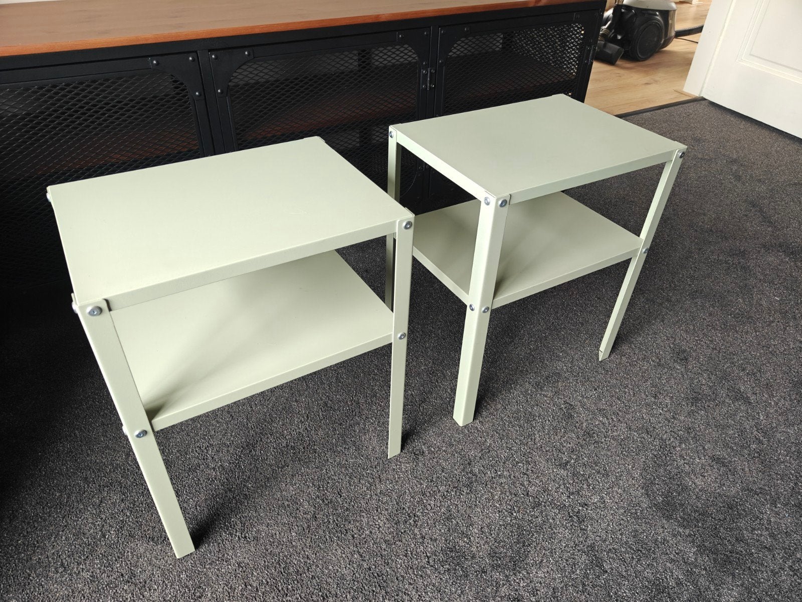 Set van 2 bijzettafels/nachtkastjes - mintgroen - KNARREVIK, Huis en Inrichting, Ophalen, Minder dan 45 cm, Minder dan 55 cm, Gebruikt