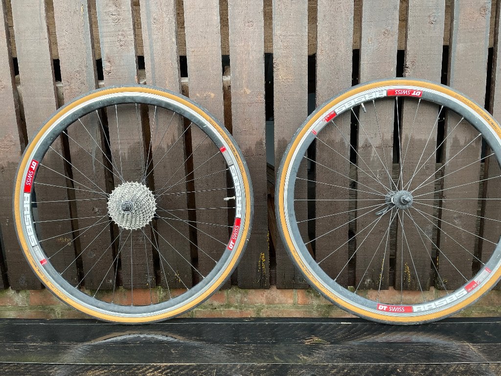 Handgespaakte DT Swiss 350 – RR585 velgen EXTRA BUITENBAND, Fietsen en Brommers, Fietsonderdelen, Wiel, Aluminium, Racefiets, Ophalen