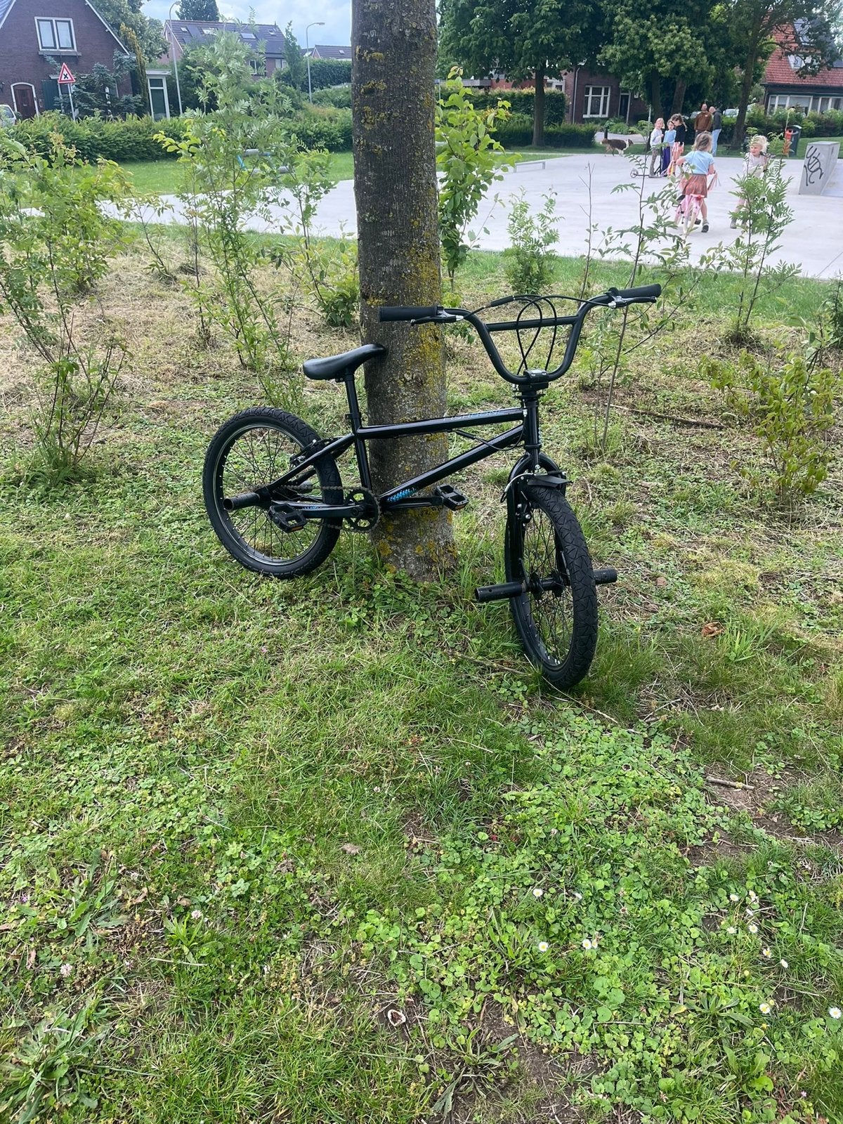 Mooie stuntfiets met standaard en voetsteunen, Ophalen, Gebruikt, Staal, Velgrem