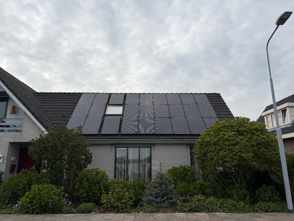 26 Zonnepanelen met omvormer, Doe-het-zelf en Verbouw, Zonnepanelen en Toebehoren, Ophalen, Gebruikt, Compleet systeem, 200 wattpiek of meer