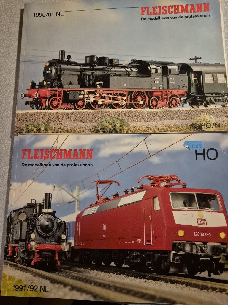 Fleischmann catalogi 1990 tot 1992 NL, Fleischmann, Catalogus, Ophalen, Gelezen