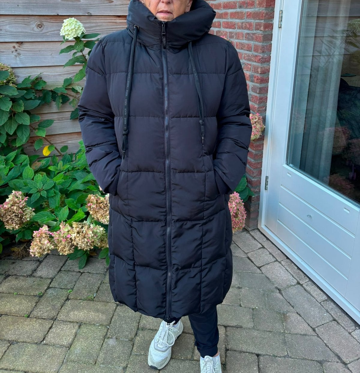 Nukus lange winterjas XL, Kleding | Dames, Ophalen of Verzenden, Zo goed als nieuw, Maat 46/48 (XL) of groter, Zwart
