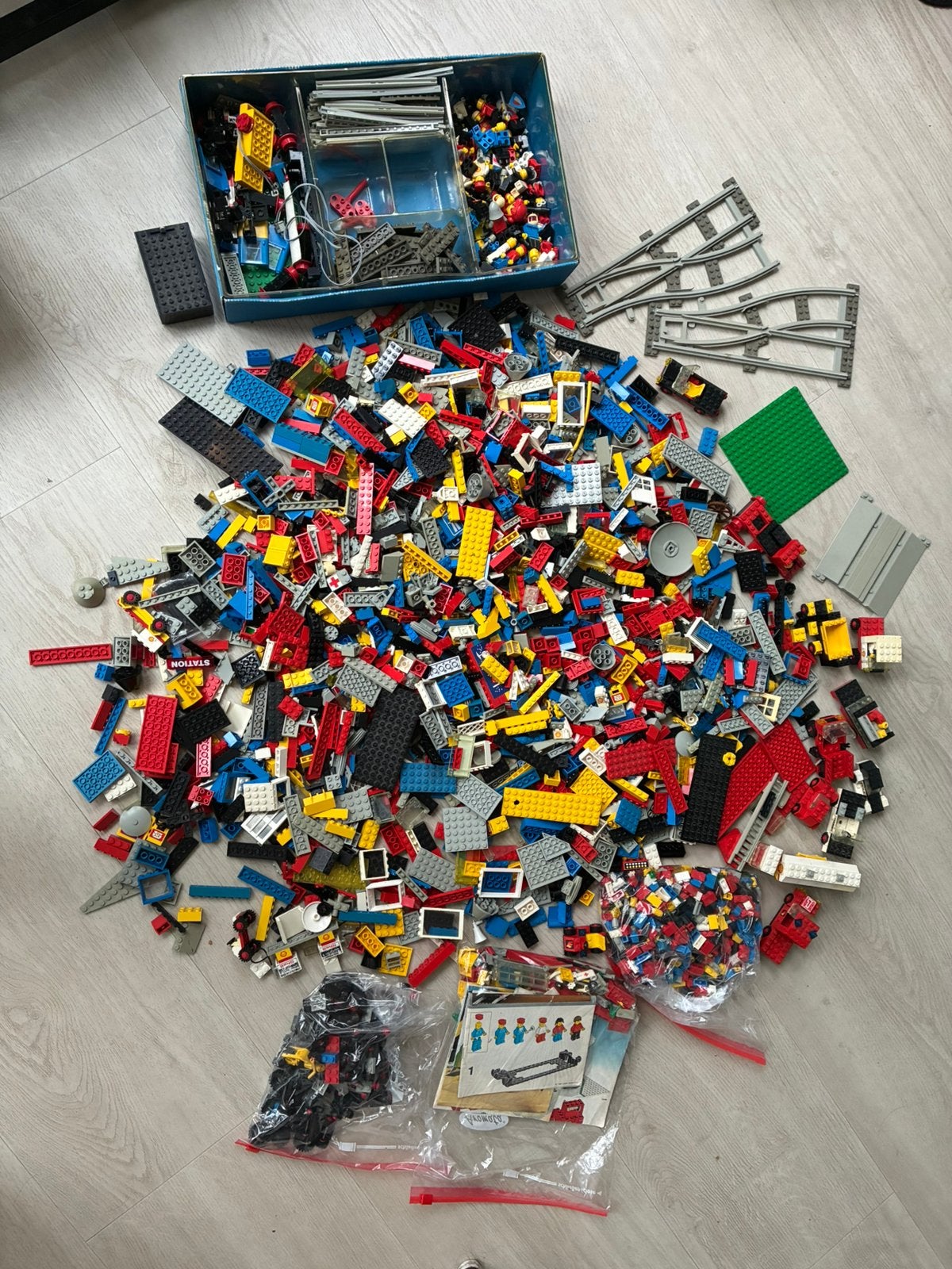 Partij Lego inclusief trein+rails, meerdere autos en boekjes, Kinderen en Baby's, Ophalen, Gebruikt, Lego, Overige typen
