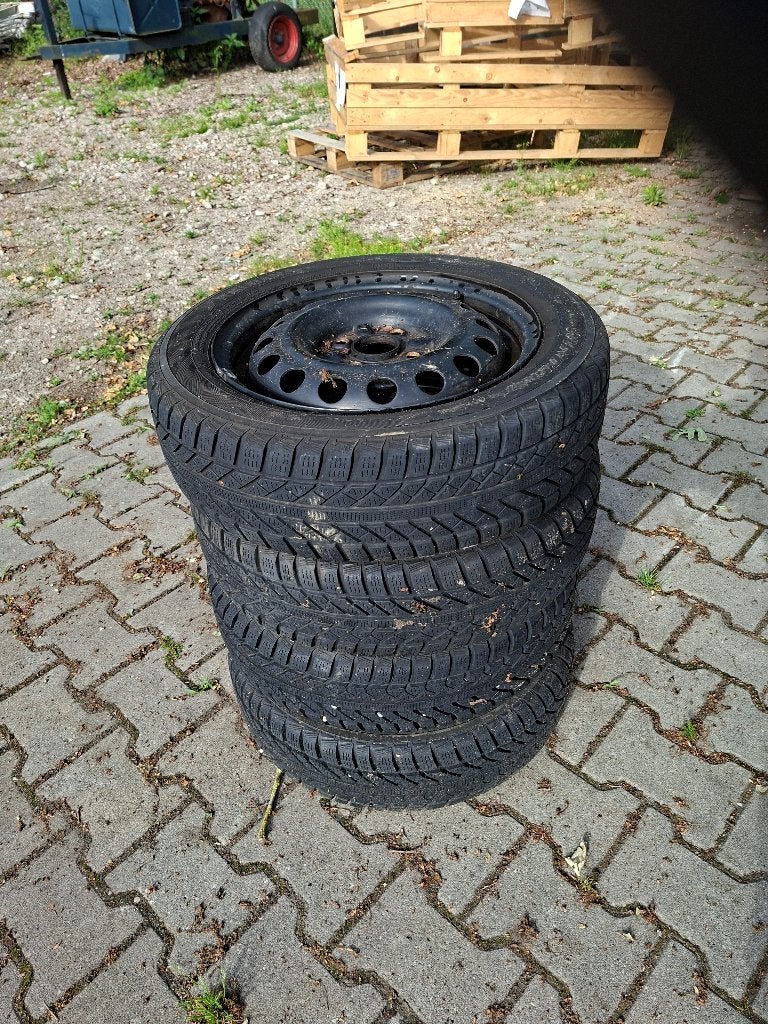 winterbanden 2 sets 4x100, Ophalen, Gebruikt, 15 inch, Banden en Velgen