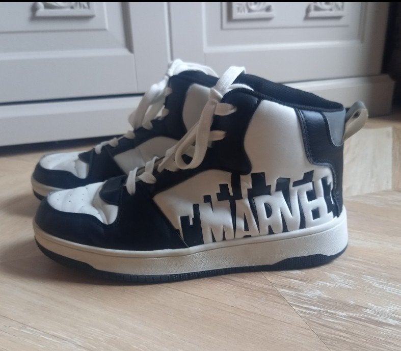 schoenen marvel sneakers Zwart/Wit - Maat 37, Zwart, Ophalen of Verzenden, Marvel, Sneakers of Gympen