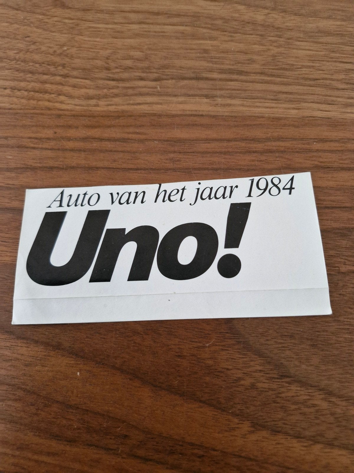 133 Sticker Fiat Uno! Auto van het jaar 1984 - 14x6 cm, Verzamelen, Ophalen of Verzenden, Nieuw, Auto of Motor