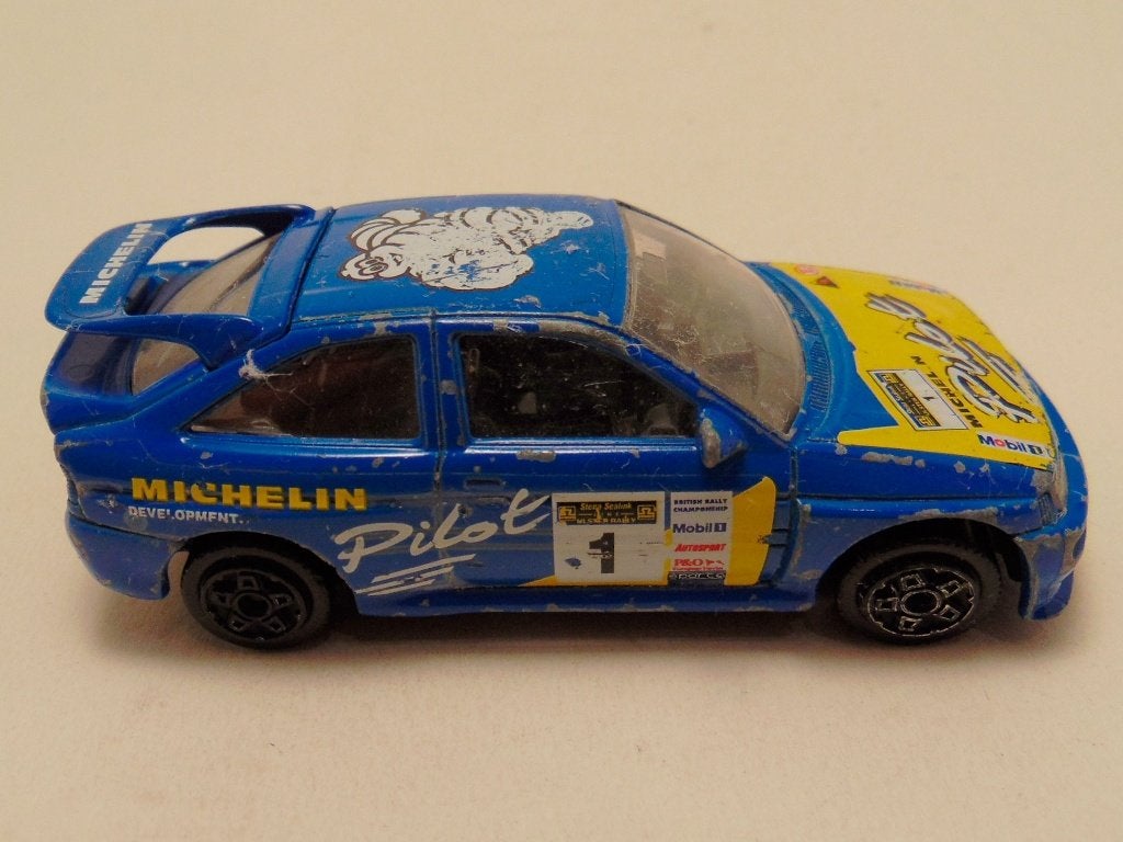 Ford Escort RS Cosworth Michelin Pilot 1:43 Bburago blauw, Hobby en Vrije tijd, Ophalen of Verzenden, Gebruikt, Auto, Overige merken
