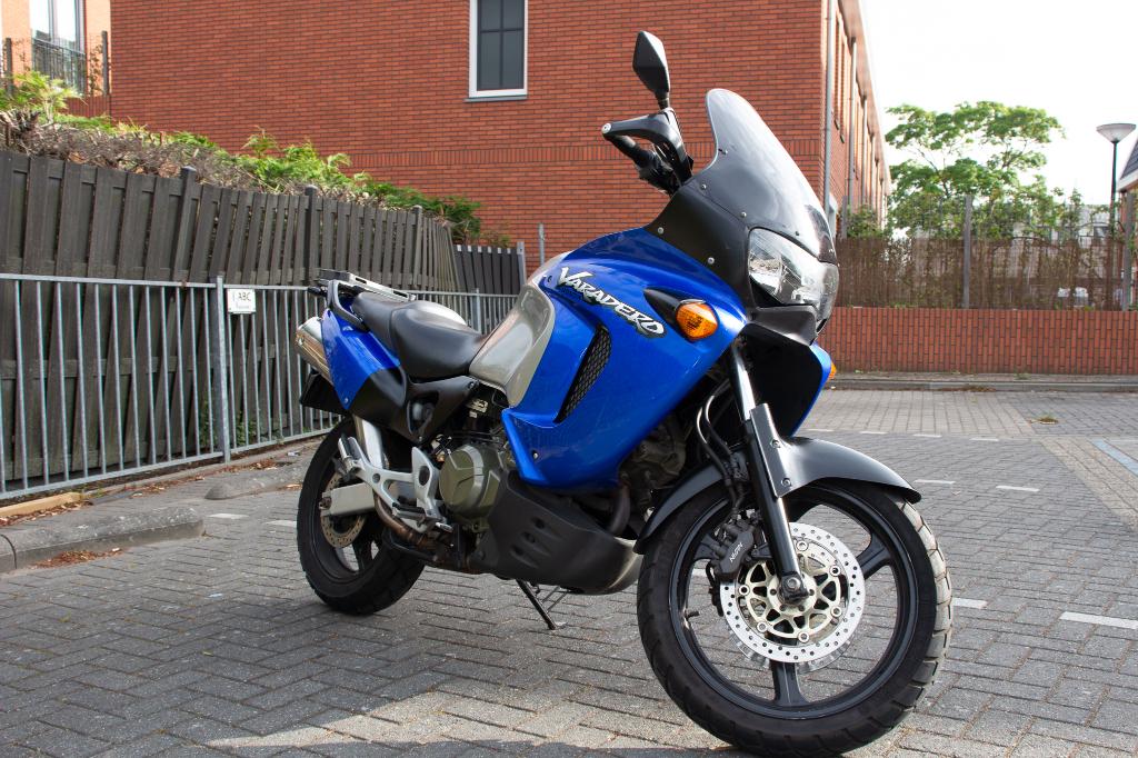 Nette Honda Varadero XL-1000 - (bj 2000), Motoren, 2 cilinders, Motorrijbewijs A, Gebruikt, Particulier