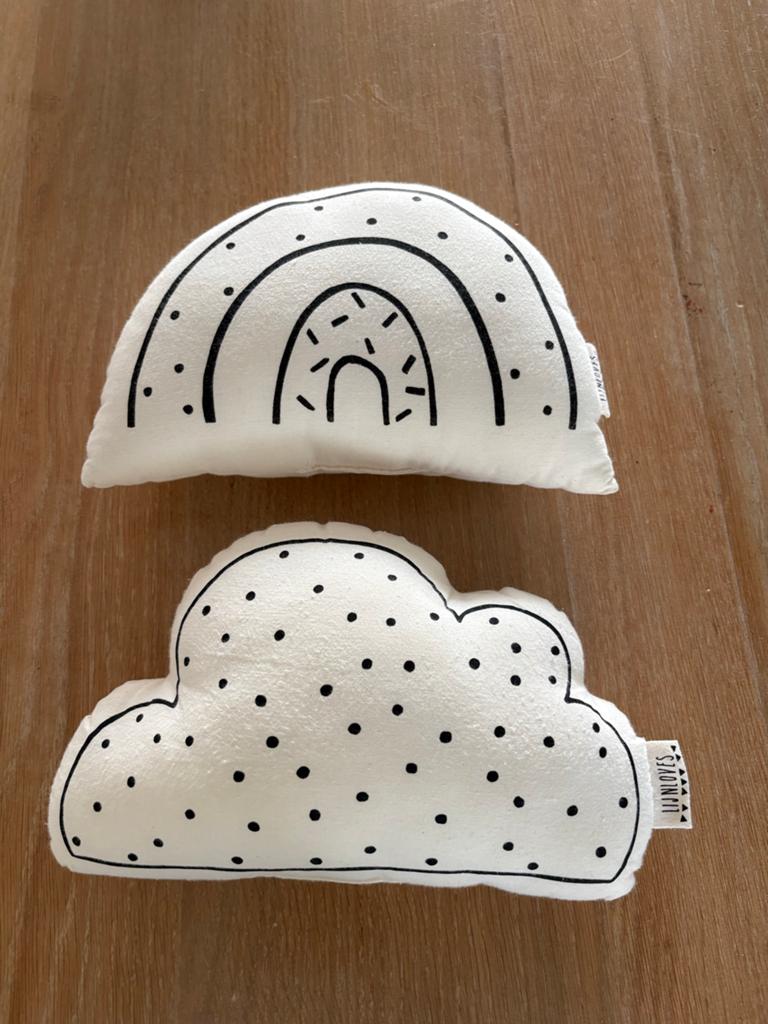 Set van 2 decoratieve kussens: wolk en regenboog, Ophalen of Verzenden, Zo goed als nieuw, Kleed of Kussen