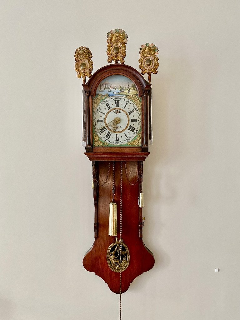Antieke Friese staartklok met handgeschilderde wijzerplaat, Antiek en Kunst, Ophalen