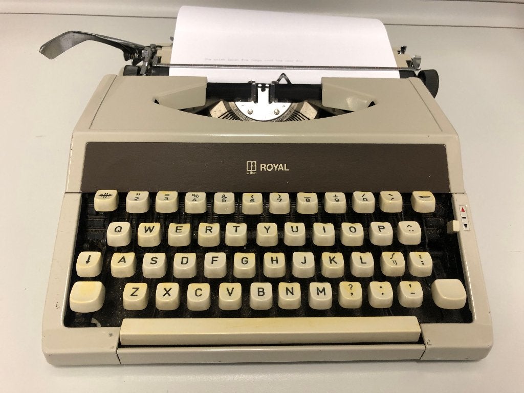 Litton Royal Signet typemachine met koffer, Ophalen