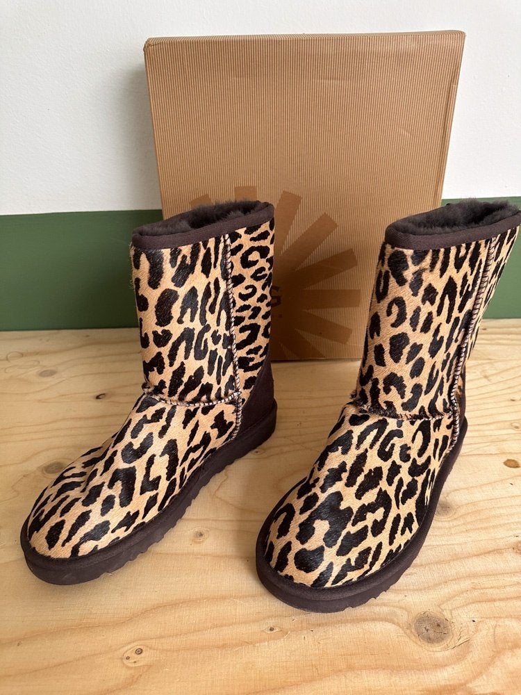 UGG Classic Short Exotic / Leopard laarzen -Nieuw in doos!, Kleding | Dames, UGG, Beige, Lage of Enkellaarzen, Nieuw